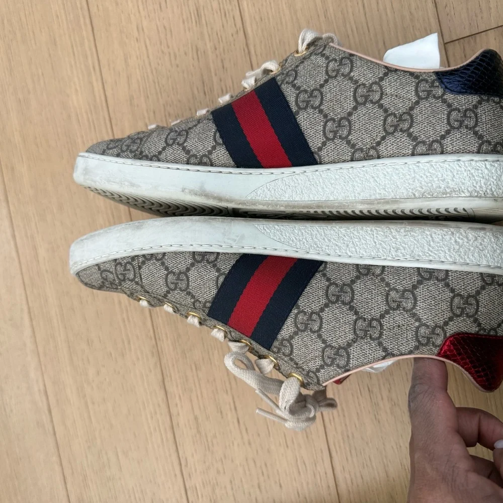 Gucci Beige Sneakers with Red and Blue Accents - Picture 5 of 6